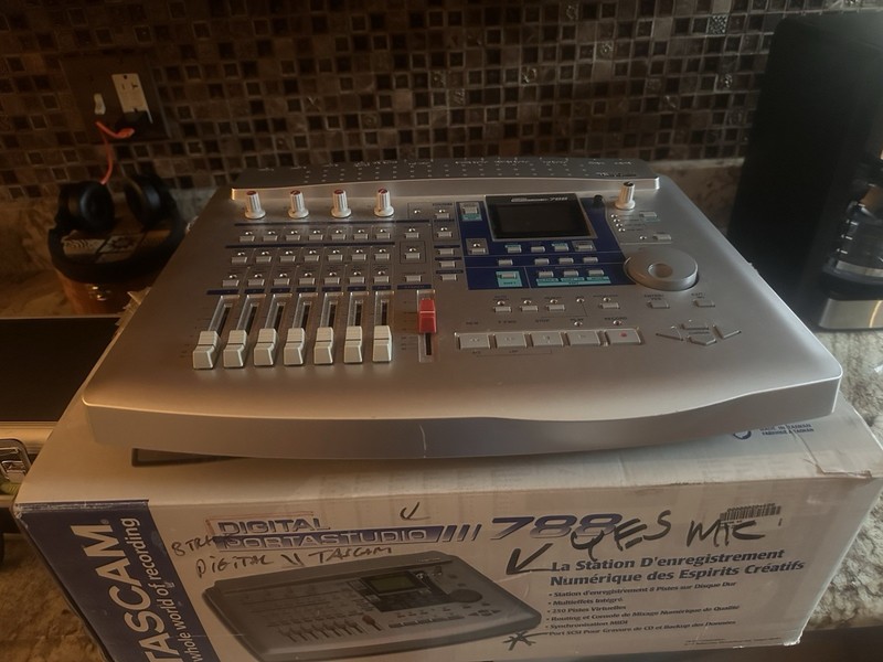 TASCAM 788 Pro Audio 8-Track Digital Recorder Portastudio w/ CD-Rewriter  