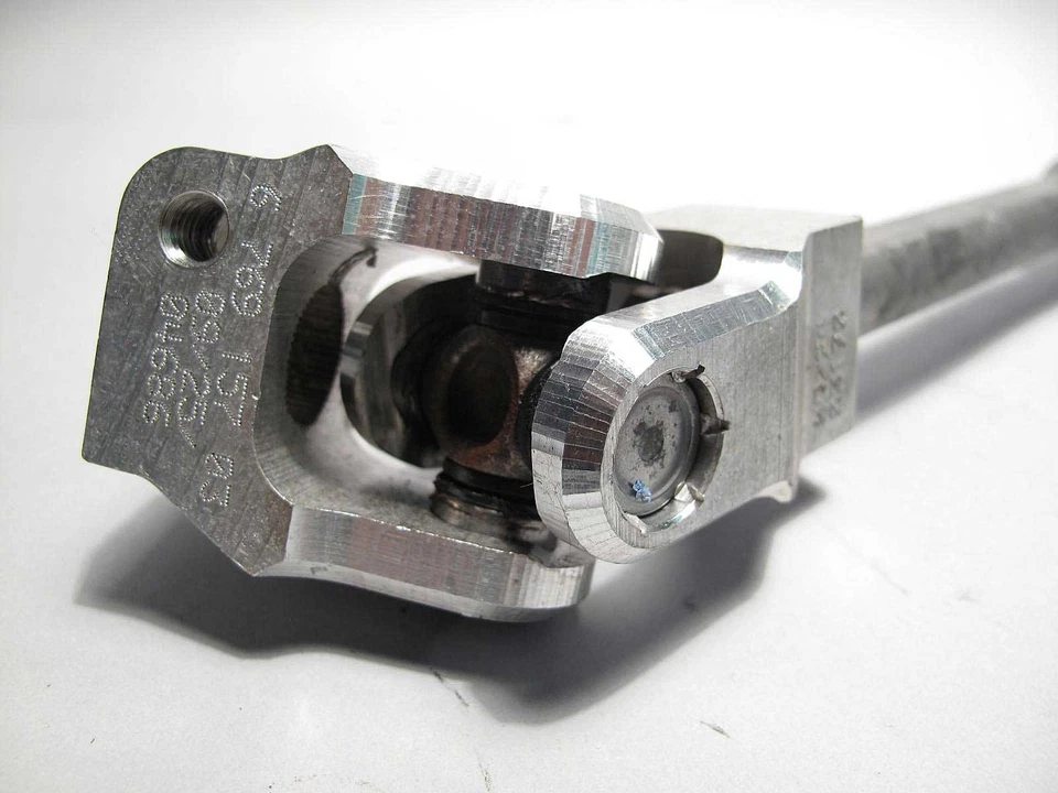 BMW Serie 3 2006-2013 Serie 1 Columna de acoplamiento de dirección inferior Junta en U USADO OEM Foto 3 de 3