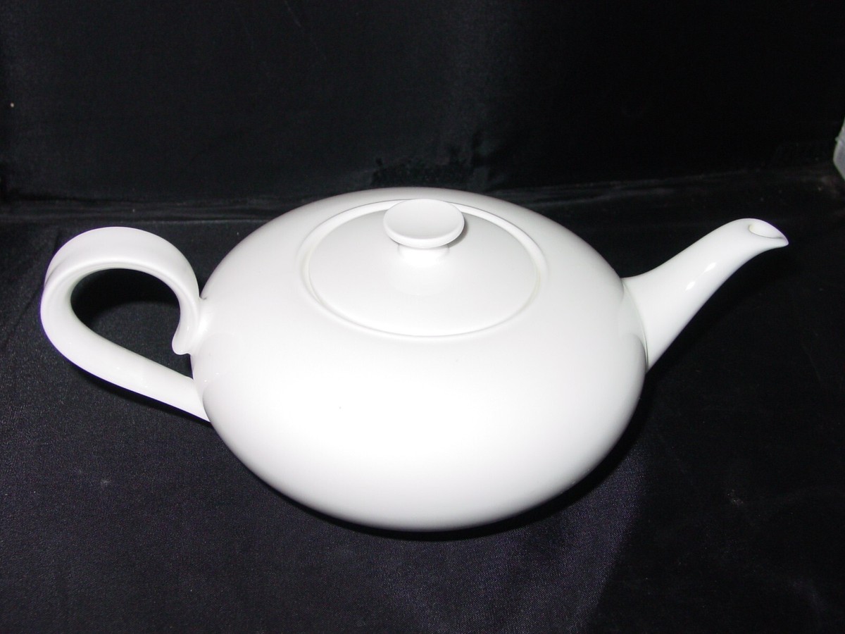 VILLEROY & BOCH 1748 ANMUT BONE CHINA PORCELAIN WHITE TEAPOT W LID
