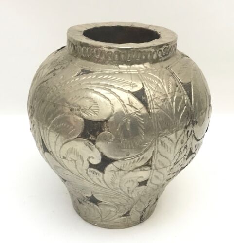 Vase vintage argent étain aluminium bois enveloppé feuilles à outils design rustique - Photo 1/4