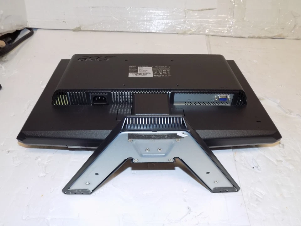 ACER 18.5” LCD Widescreen Computer Monitor X183H - Image 3 of 3