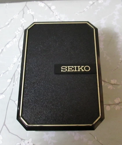 Seiko Watch Women White Dial Two Tone Day date Round 7n83-0131 New/old Stock