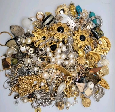 532g Mixed Jewelry Lot for Crafting Only - Image 1 of 4