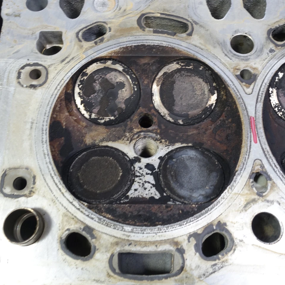 BMW N63 2009-2013 4,4 L V8 banco 2 cilindros de culata de motor izquierdo 5-8 OEM Foto 3 de 4