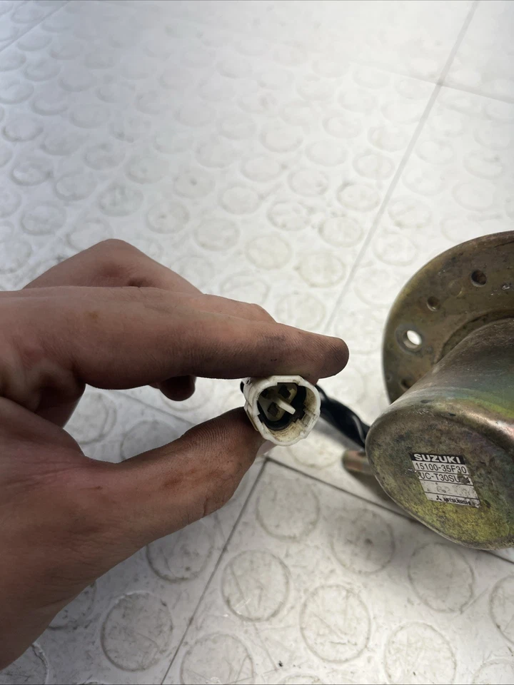 Bomba de combustible Suzuki GSXR1000 2003-2004 gasolina probada funciona OEM Foto 2 de 4