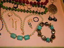 Lot 2000 bijoux fantaisie neufs manufacturés et artisanaux Collier