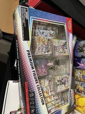 POKEMON PRISMATIC EVOLUTIONS PREMIUM FIGURE COLLECTION BOX, BINDER COLLECTION