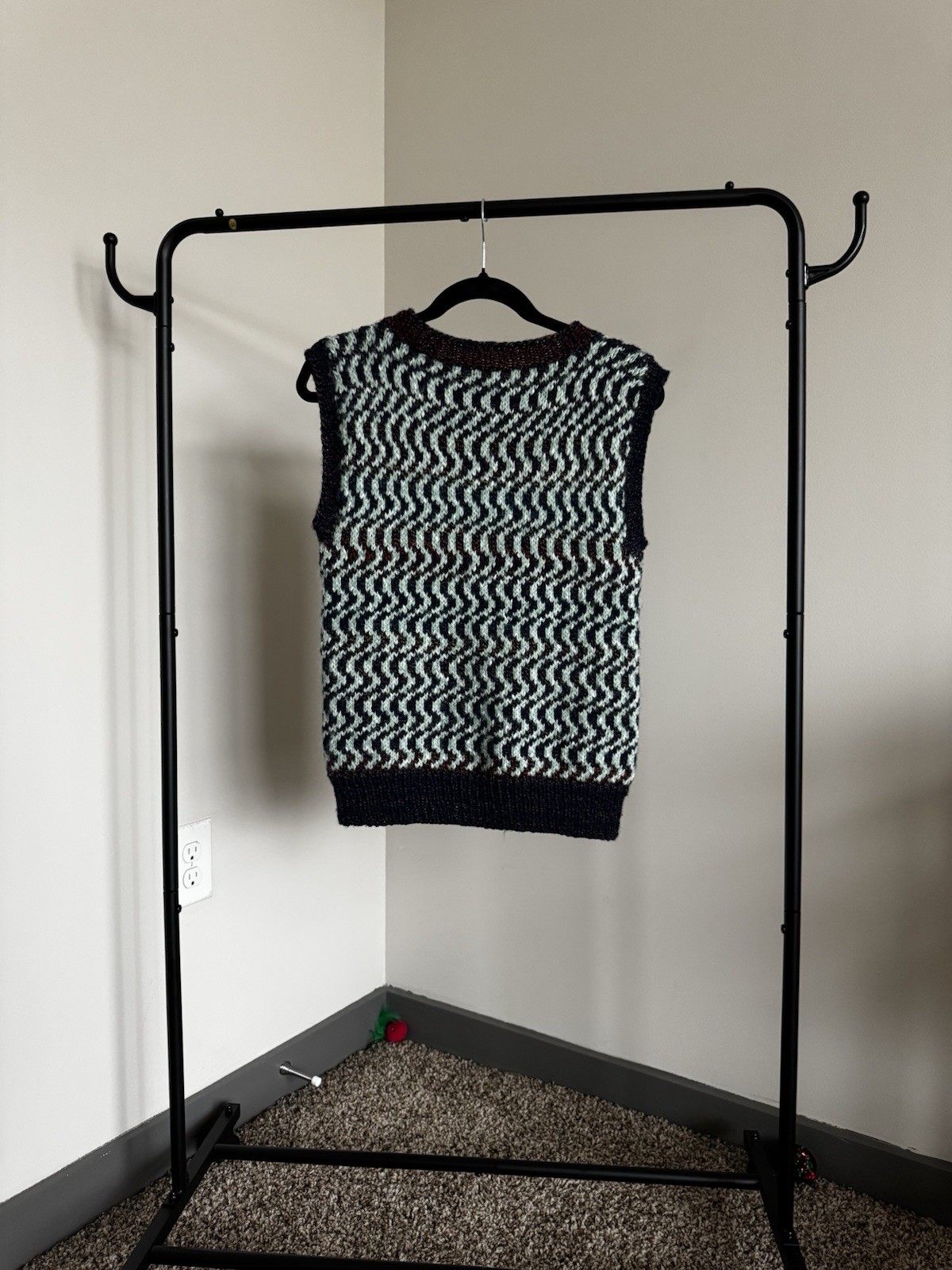 HandKnit Chunky Geometric Pattern Sleeveless Pull… - image 2