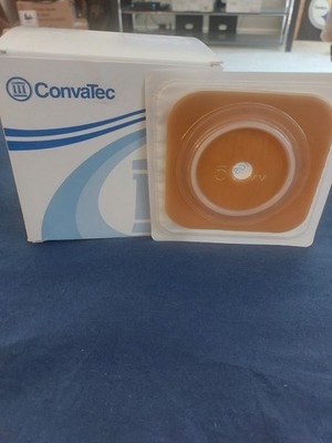 Box Of 10 Sur-Fit Natura Stomahesive Cut-to-Fit Wafer 4'' x 4'', 2-1/4'' #401576