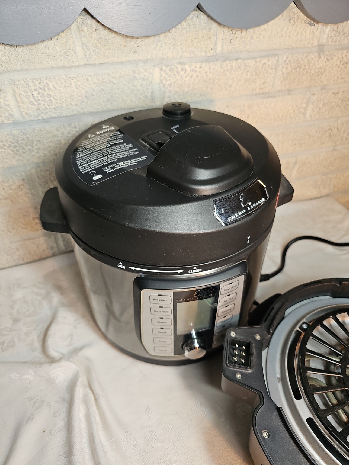 Emeril+Lagasse+Y8DAF36+8qt+Pressure+AirFryer++Multicolor for sale