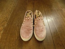 Betsey Johnson Pink Velvet Sneakers w Pearl Button Accents SUPER CUTE Sz 5 Nice