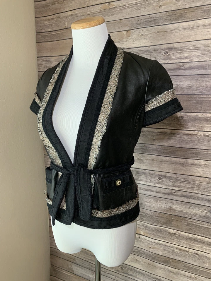 Chaqueta Bcbg Maxazria Cuero Suave Manga Corta Cinturón Flecos Frente Abierto XXS $498 Foto 2 de 4
