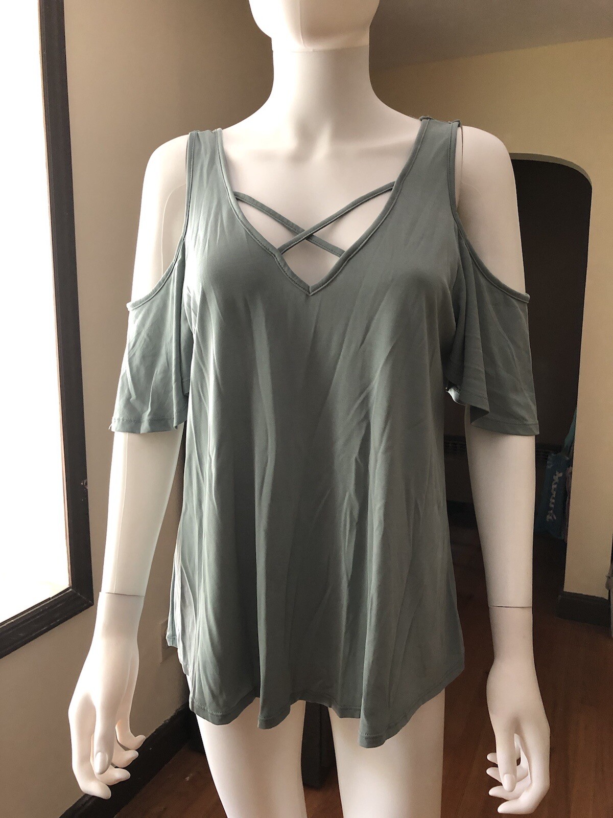 SIENNA SKY Womens Green Ruffle Cold Shoulder Criss Cross V-Neck Top Modal Size M