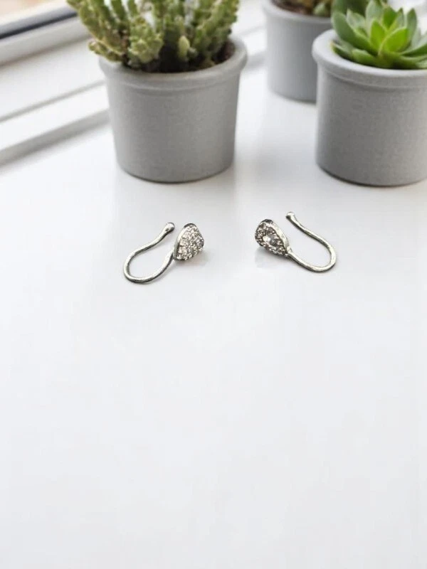 Due Piercing finto per il naso NO FORO in Acciaio chirurgico con veri zirconi - Immagine 4 di 4