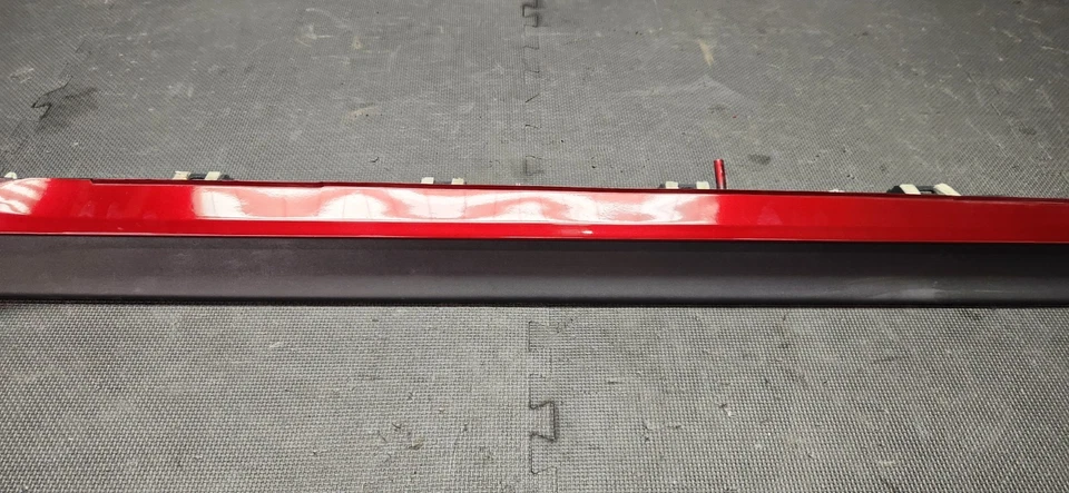 Ford Mustang GT 2015-2023 RH pasajero faldón lateral moldeado "RR" OEM Foto 4 de 4