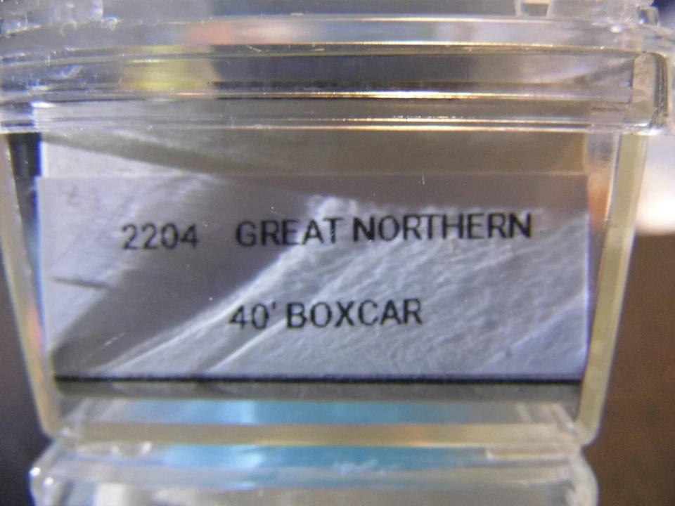 N - Atlas 2204 - 40' Boxcar, Great Northern 27024     EXC    M-M couplers - Image 3 of 3