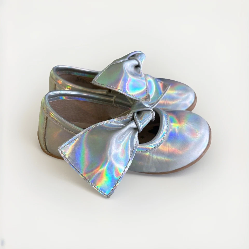 Livie & Luca Halley Mary Jane туфли ребенка ясельного возраста 4 серебро голографический бант б/у в отличном состоянии - Изображение 3 из 4