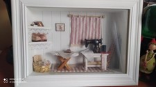 Quadro vetrinetta da parete in legno arredato cucito per miniature 3D - vintage