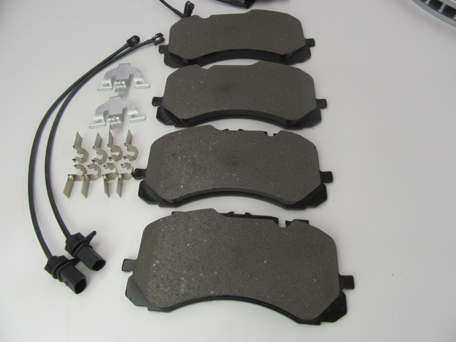 Bentley Bentayga front rear brake pads and rotors
