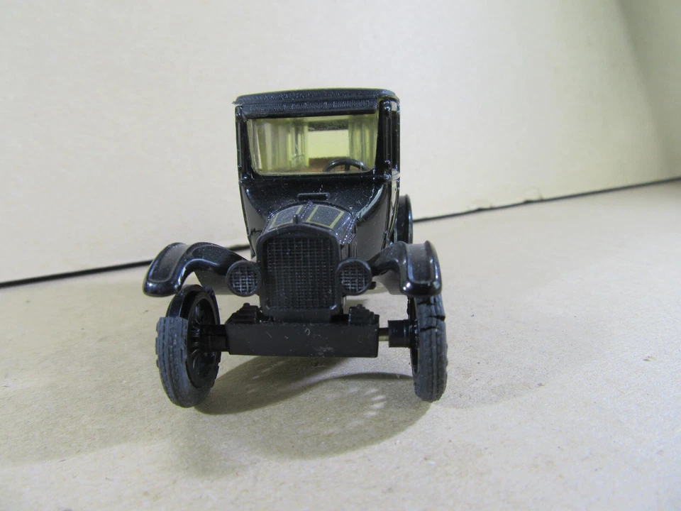 813V Vintage Vehicles Ertl 2519 Cina Ford Fordor Sedan 1923 Nera 1:43 - Immagine 2 di 4