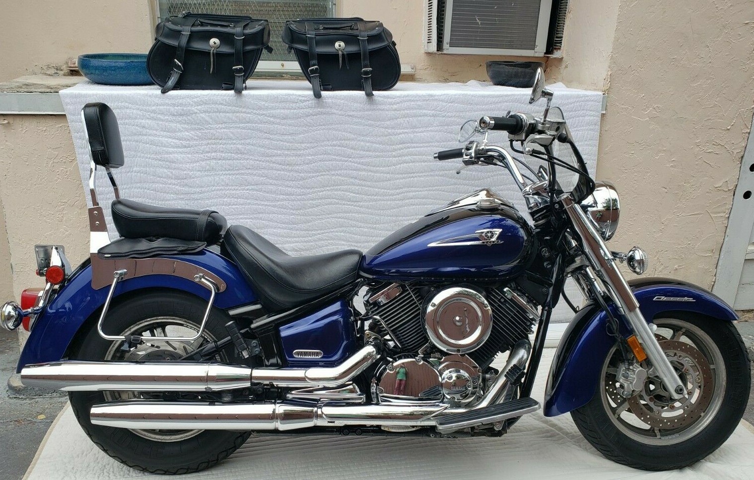 2005 Yamaha V Star  2005 Yamaha 1100 V Star Classic Blue and Black, 24,700 miles only Black and Blue