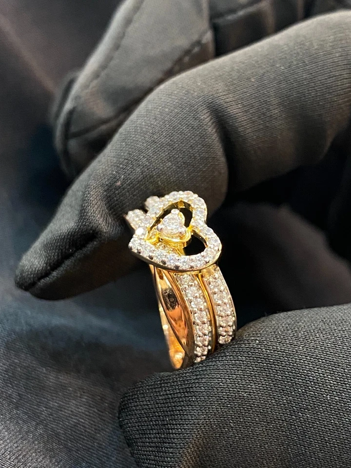 Anillos de dos corazones redondos de 0,72 quilates con diamantes reales de corte brillante para mujer en oro de 14 quilates Foto 3 de 4