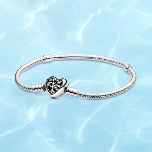 Authentic PANDORA Moments Bracelet 