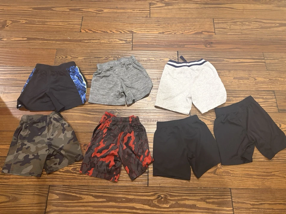 Boys Size 4/5 Short Lot Under Armour And Nike - Image 4 of 4