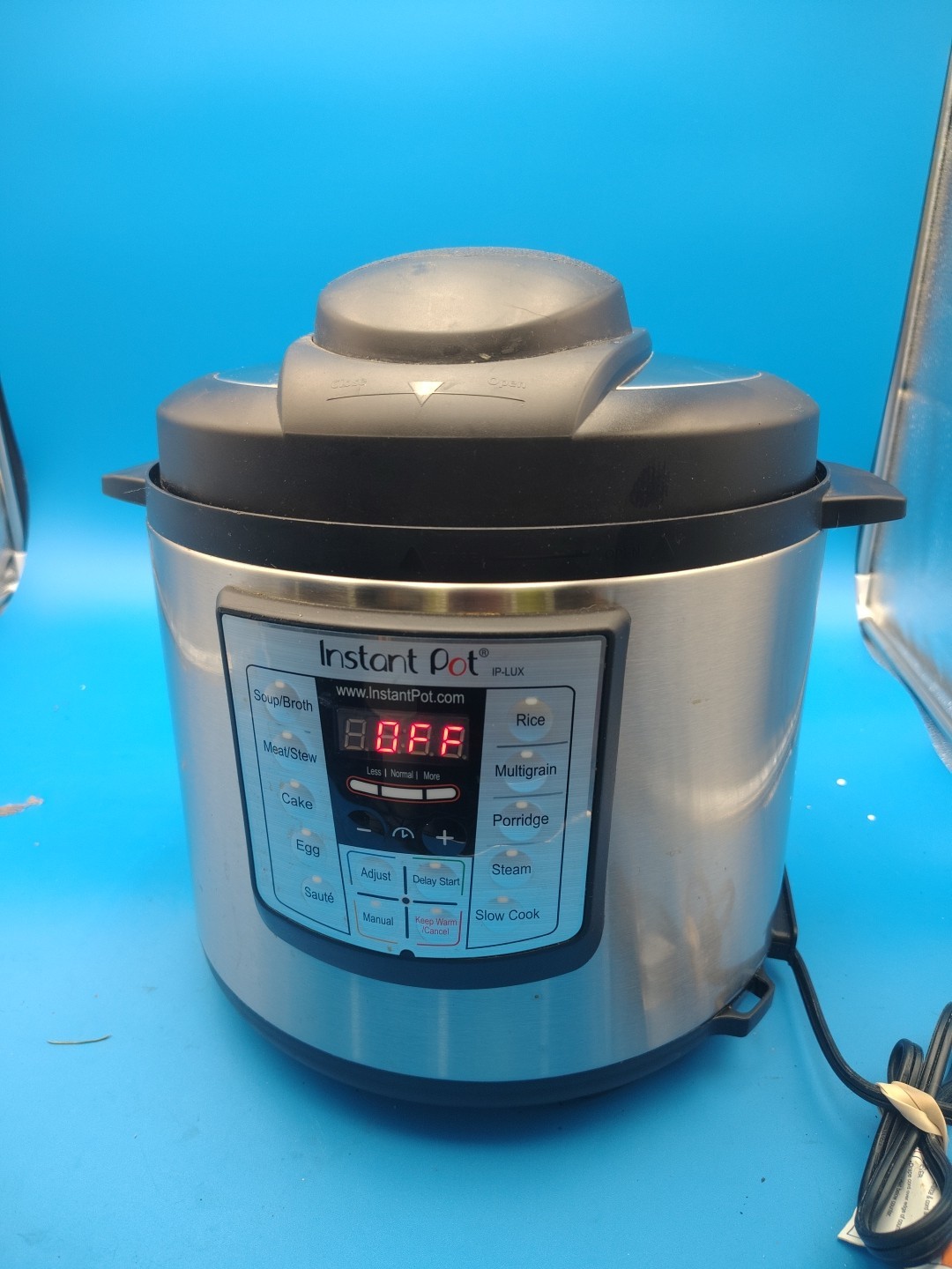- Stainless Steel/black, 6qt