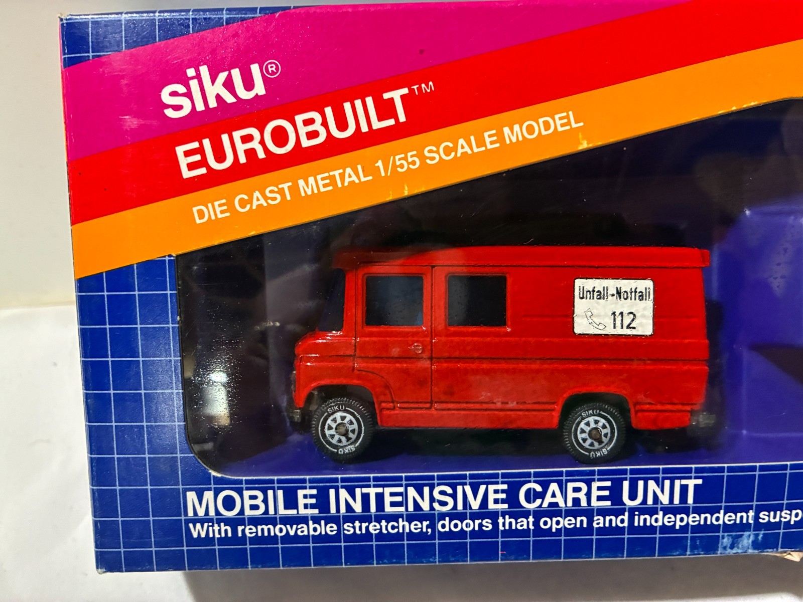 SiKU 1911 Red Mobile Intensive Care Unit