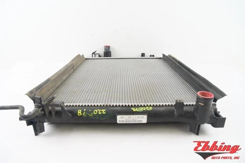 Radiator Assembly 5.7L V8 ID: 68050126AB Fits 2009-2023 Dodge Charger 698254 — 第 3/4 张图片