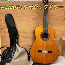Yamaha klassische Akustikgitarre mit Koffer gebraucht Kratzer Vintage Saite V-97