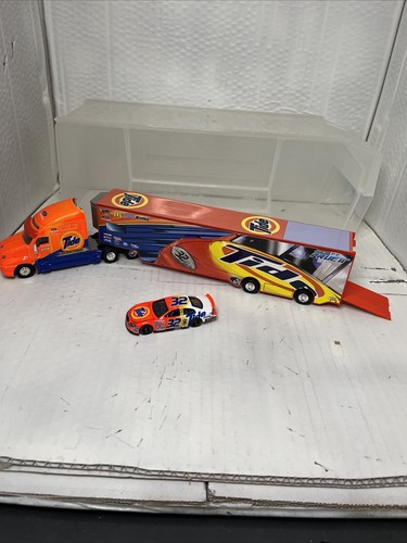 Ricky Craven #32 Tide Racing Champions 1999 Chase the Race Hauler & Car Combo - Picture 7 of 12