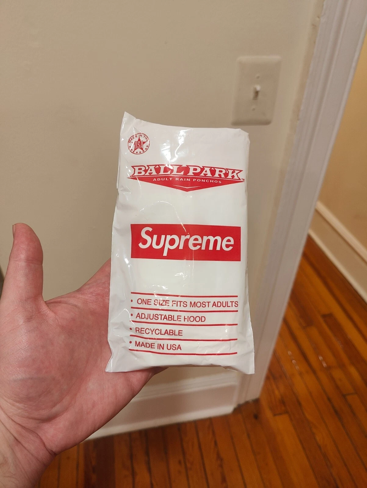 Poncho de pluie Supreme x Ball Park SS20 logo boîte neuf