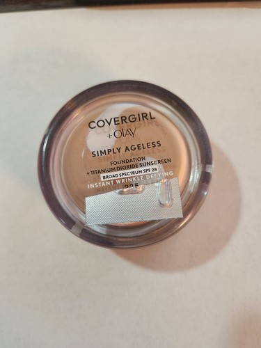 COVERGIRL + OLAY Foundation Simply Ageless 230 Classic Beige