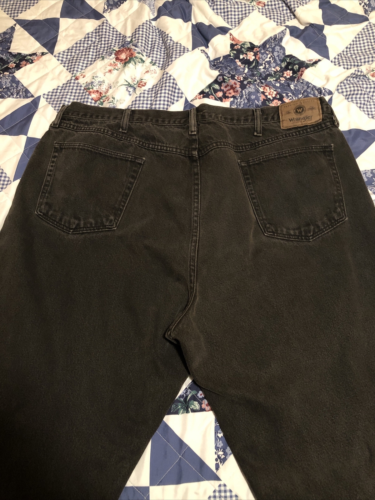 Men&rsquo;s Black Wrangler Jeans 44x30