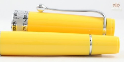 AURORA LIMITED EDITION OPTIMA YELLOW FOUNTAIN PEN WITH FLEXIBLE FINE NIB SUPERB! - Picture 6 of 8