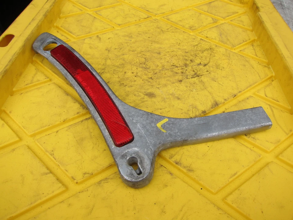 1983 Honda V45 Magna VF750C OEM TRILHO TRASEIRO PARA-LAMA PASSAGEIRO - Imagem 2 de 4