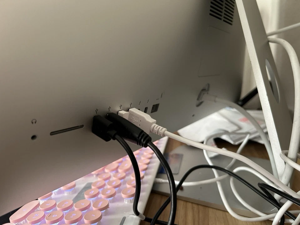 iMac27 usado, 1 terabyte, NeedItGone lo antes posible, funciona/funciona bien, necesita dinero extra. Foto 2 de 3