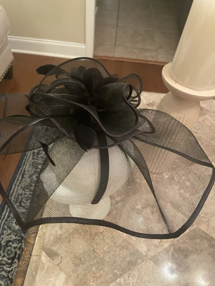 Sombrero Fascinador de Malla Negro con Flor de Pluma y Clip de Diadema - Elegante Formal Foto 3 de 3