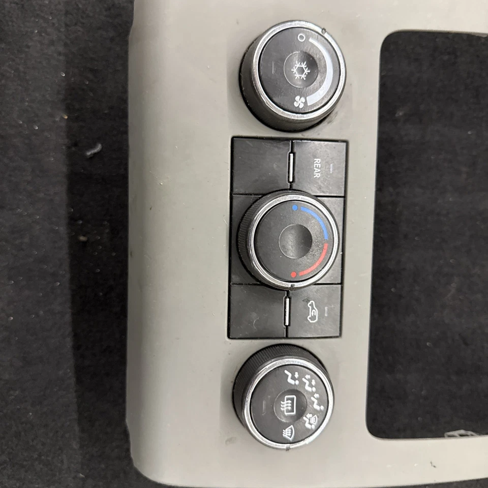 Chevrolet Traverse 2013-2017 calefacción aire acondicionado control de temperatura 22969802 OEM Foto 2 de 4