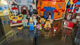 LEGO 3818 3816 SpongeBob Bikini Bottom Undersea Party Near Complete Minifigures