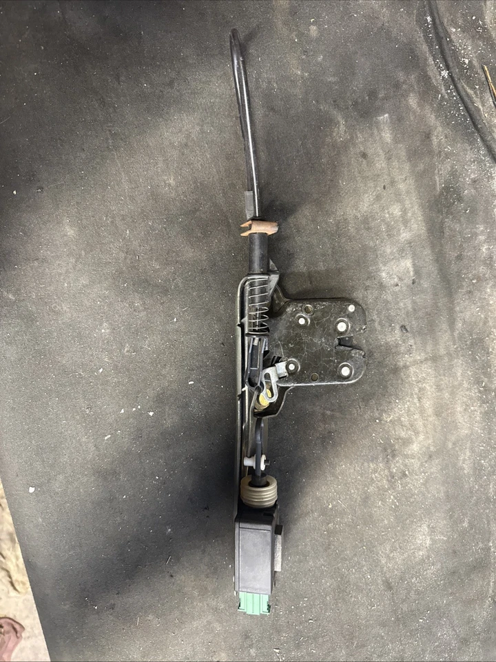 Audi Tt Quattro 2000-2006 1,8 l pestillo de escotilla trasero Foto 3 de 4