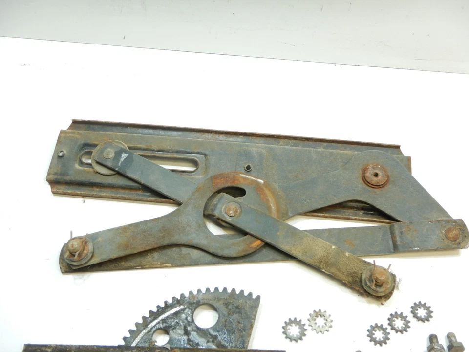 1946-1951 Kaiser Frazer Manhattan левосторонний регулятор заднего стекла - Изображение 3 из 4