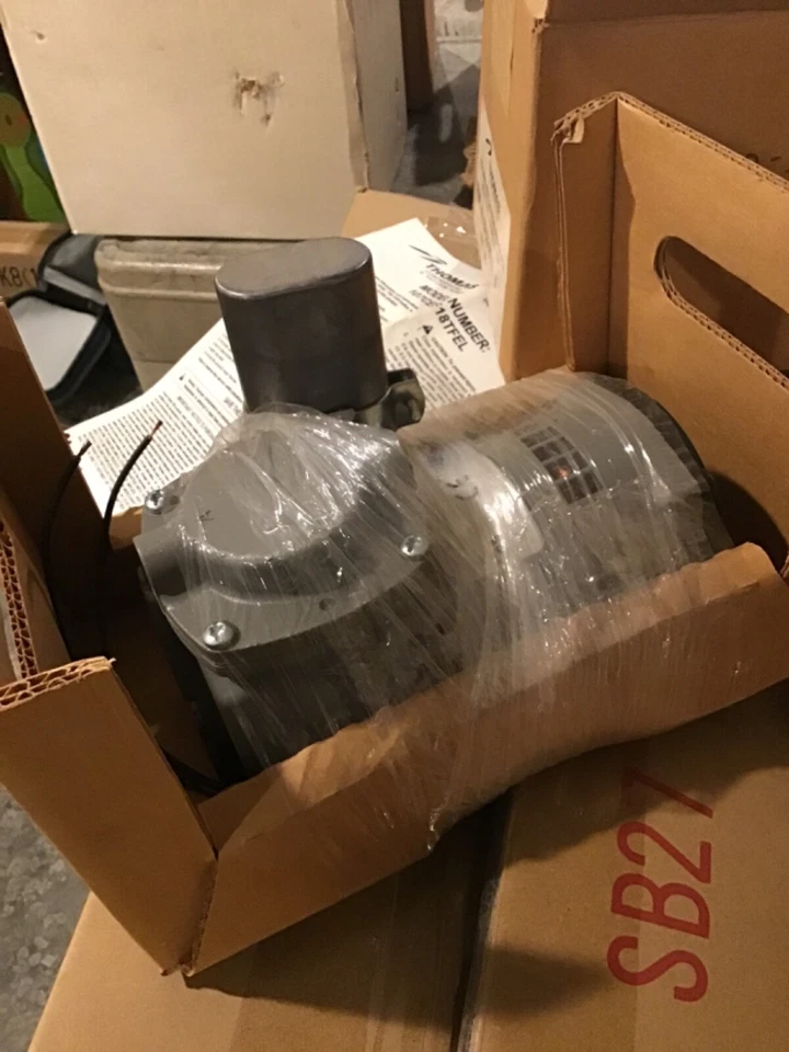 Nuevo compresor de aire/bomba de vacío Thomas 107CEF18TFEL D 115AC ~ NOS Foto 2 de 3