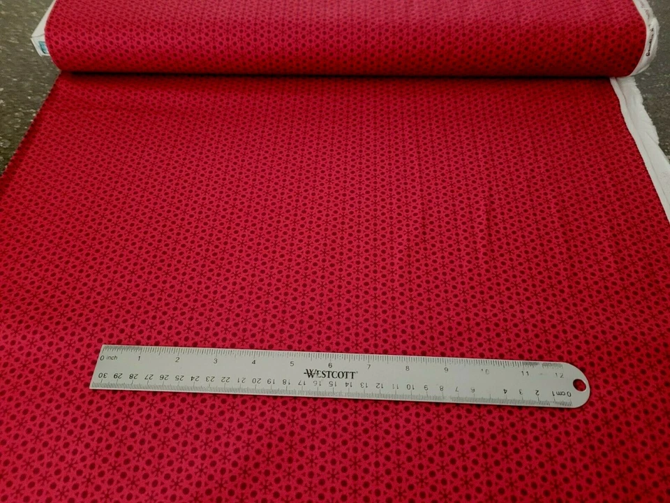 Sophia BTY Studio 8 Quilting Treasures vino tonal / Borgoña Foto 3 de 3