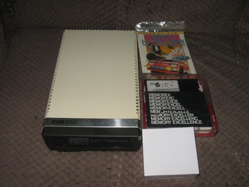 ** Lecteur de disque Atari 1050 avec alimentation et disques pour 400/800/XL/XE - révisé ! **