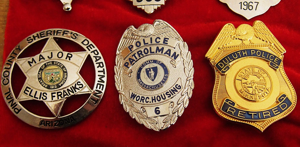obsolete police badges, Convolut 6 x Abzeichen + 1 x M a r i n e Corps patch