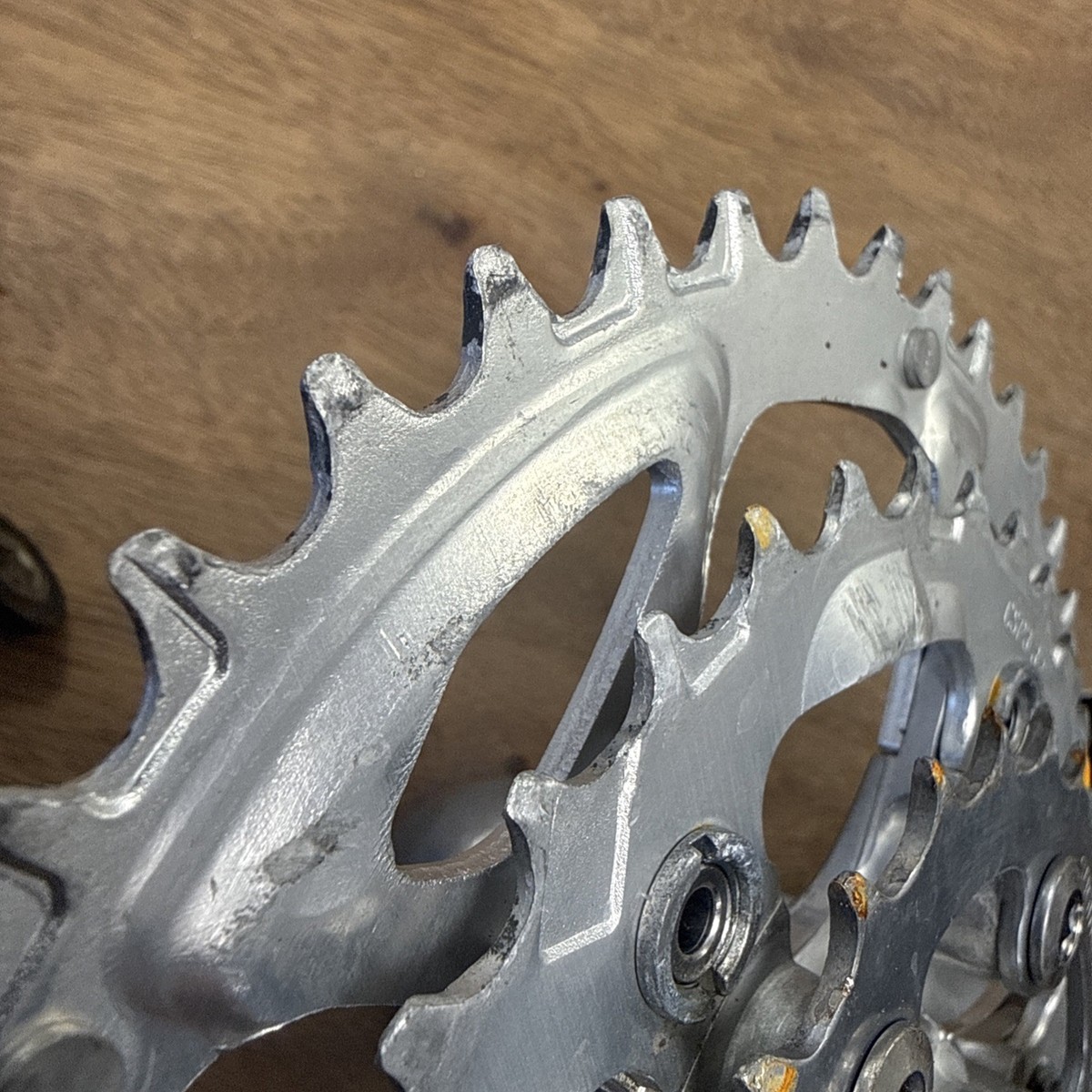 Pédalier Sugino Girvin 175 Mm – Triple Plateau 22/32/42 – Avec Boîtier Shimano UN-51