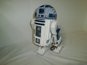 LEGO Star Wars #10225 R2-D2 UCS 100% Complete w/Instructions , Sticker & Minifig